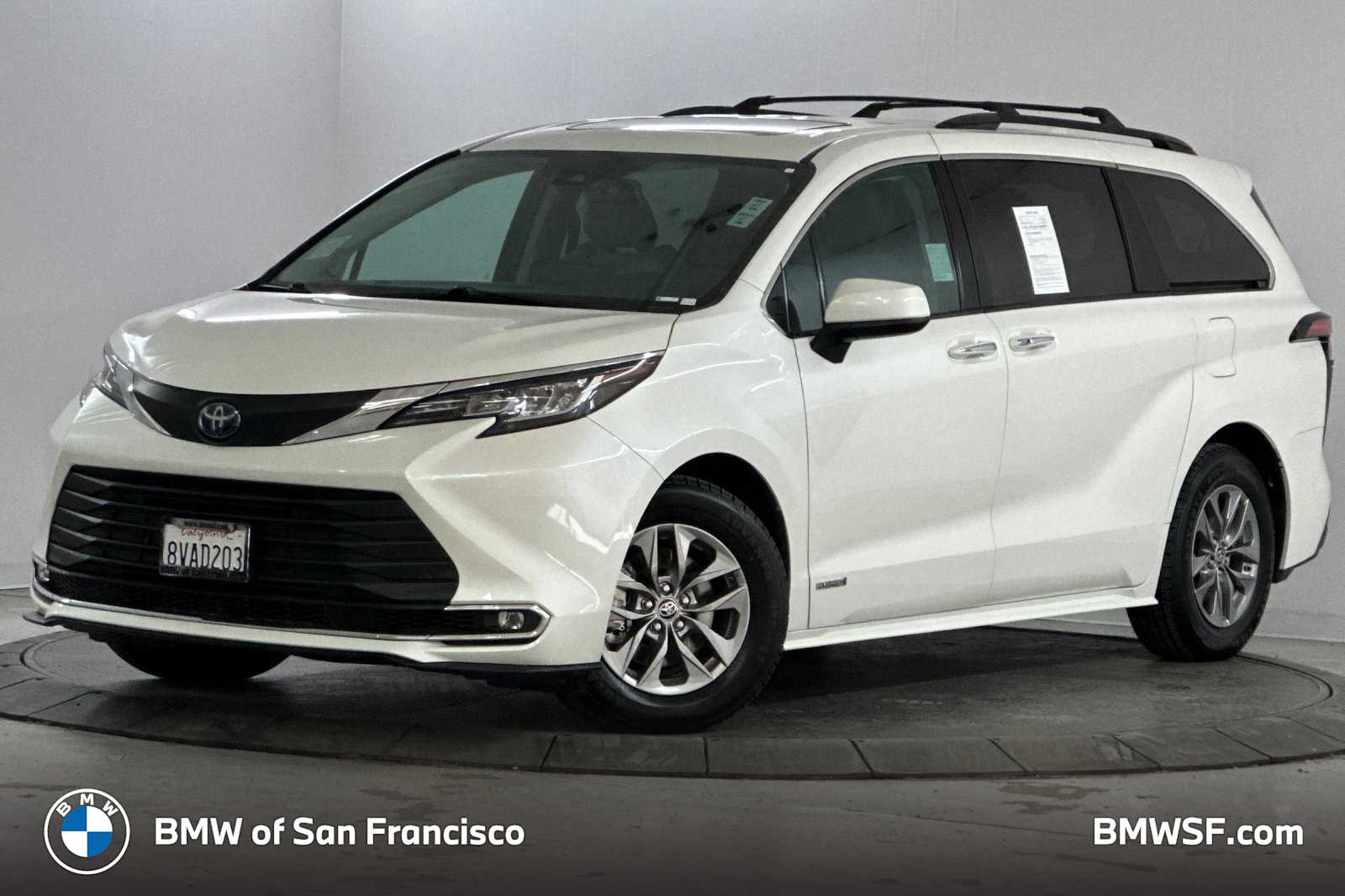 2021 Toyota Sienna XLE's photo