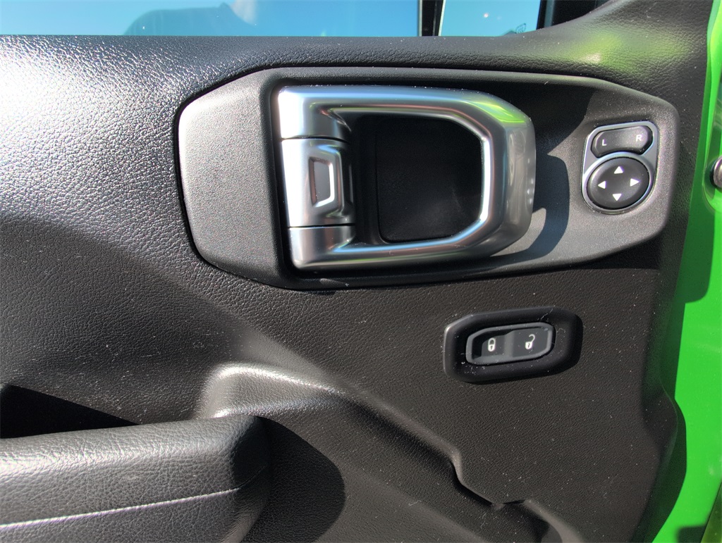 2025 Jeep Wrangler photo 8