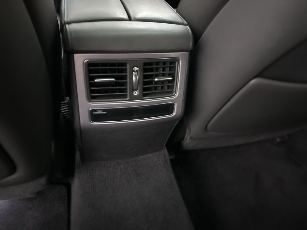 2014 Hyundai Equus Signature photo 19