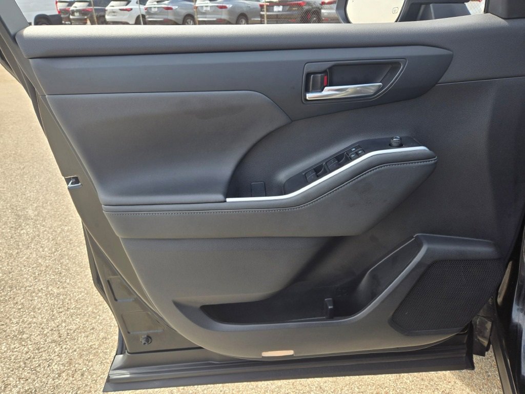 2024 Toyota Highlander LE photo 22