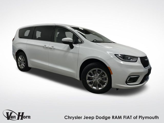 PRE-OWNED 2023 CHRYSLER PACIFICA TOURING L