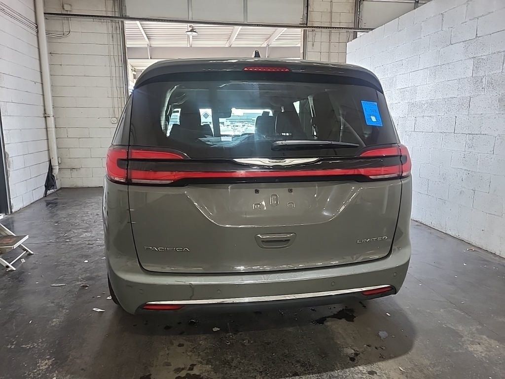 2023 Chrysler Pacifica Limited photo 3