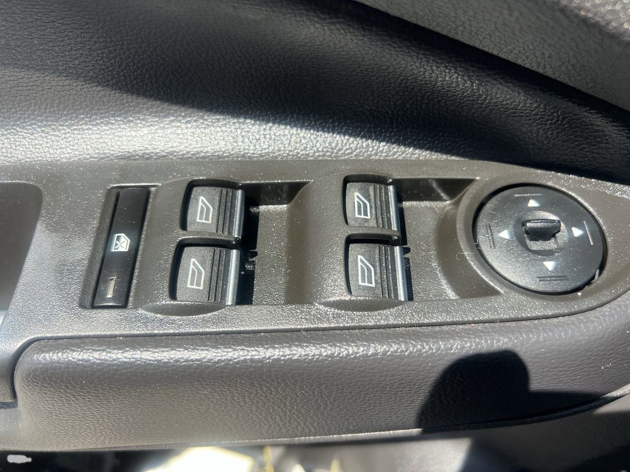 2016 Ford C-Max Hybrid SE photo 14