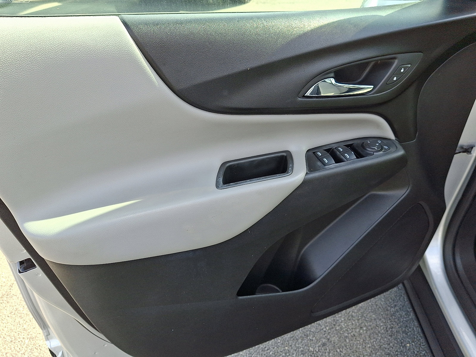 2020 Chevrolet Equinox LS photo 11