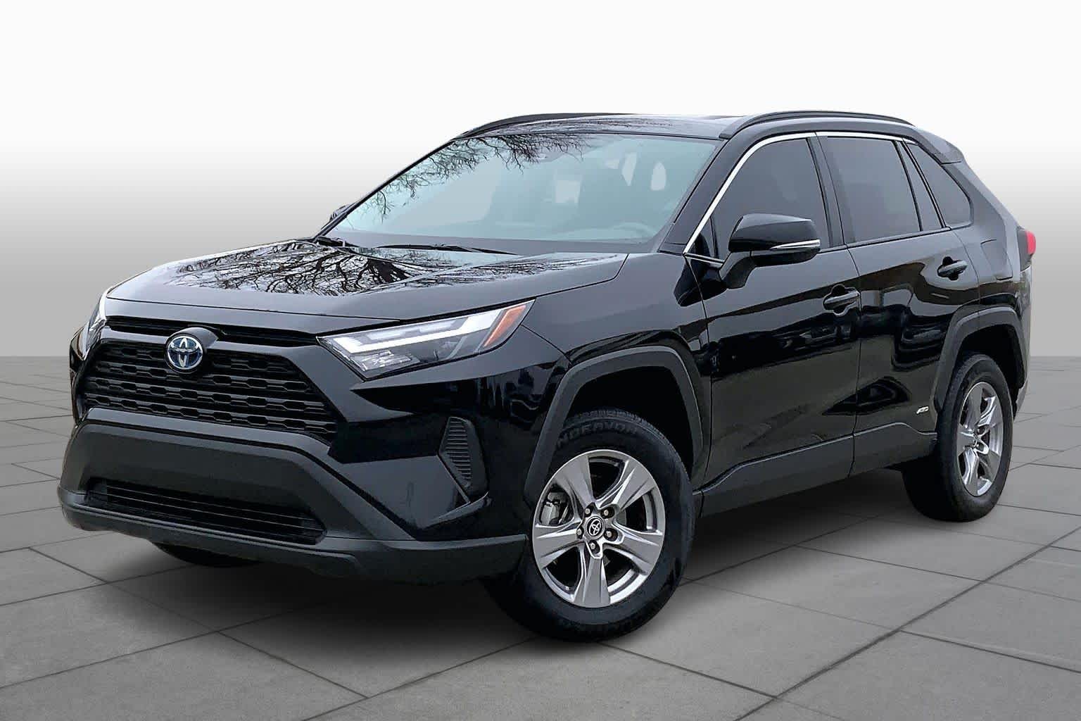 2022 Toyota RAV4 XLE's photo