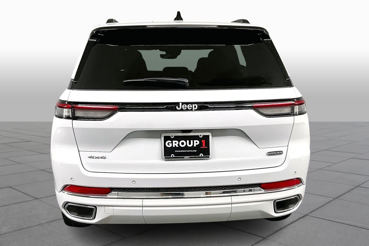 2025 Jeep Grand Cherokee Overland photo 4
