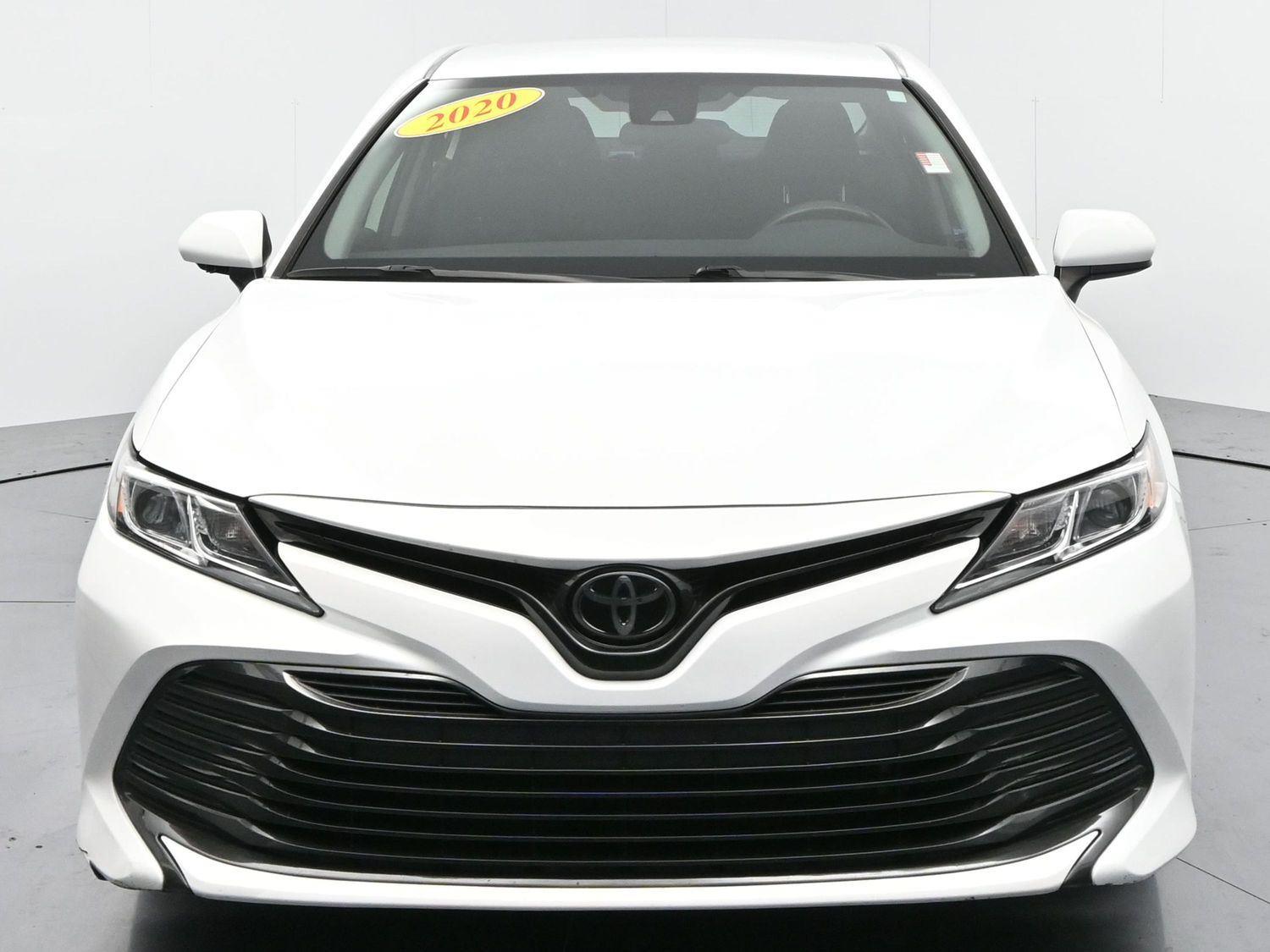 2020 Toyota Camry LE photo 2