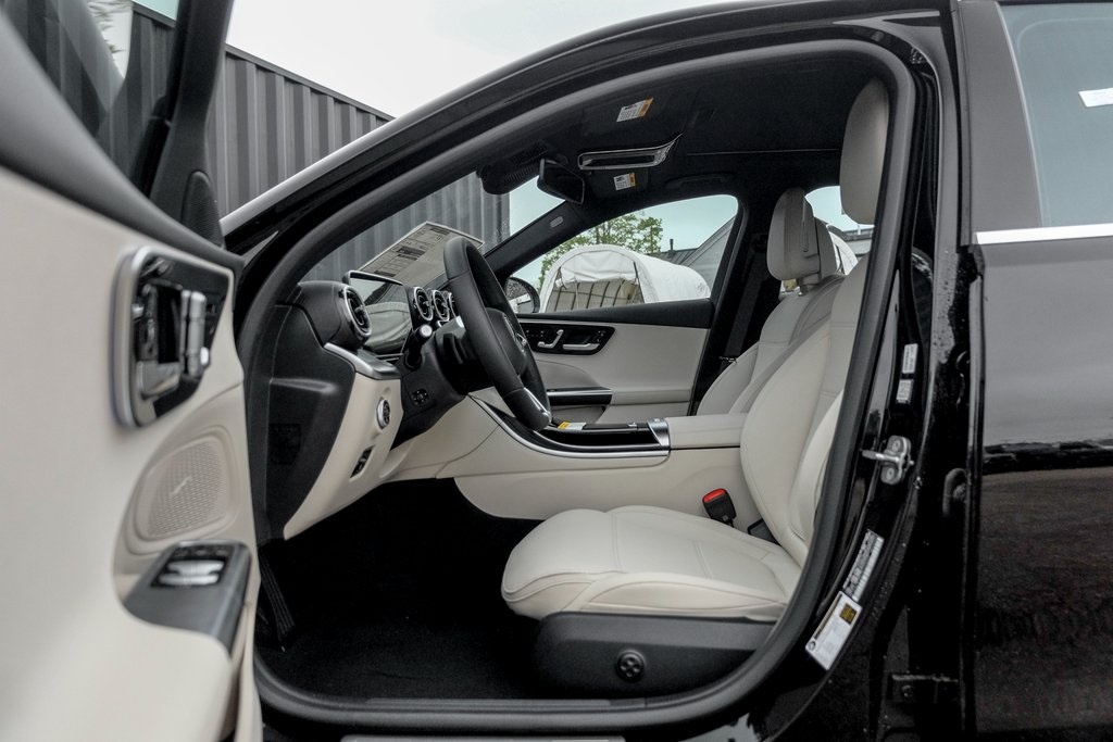2025 Mercedes Benz C 300 4MATIC photo 12
