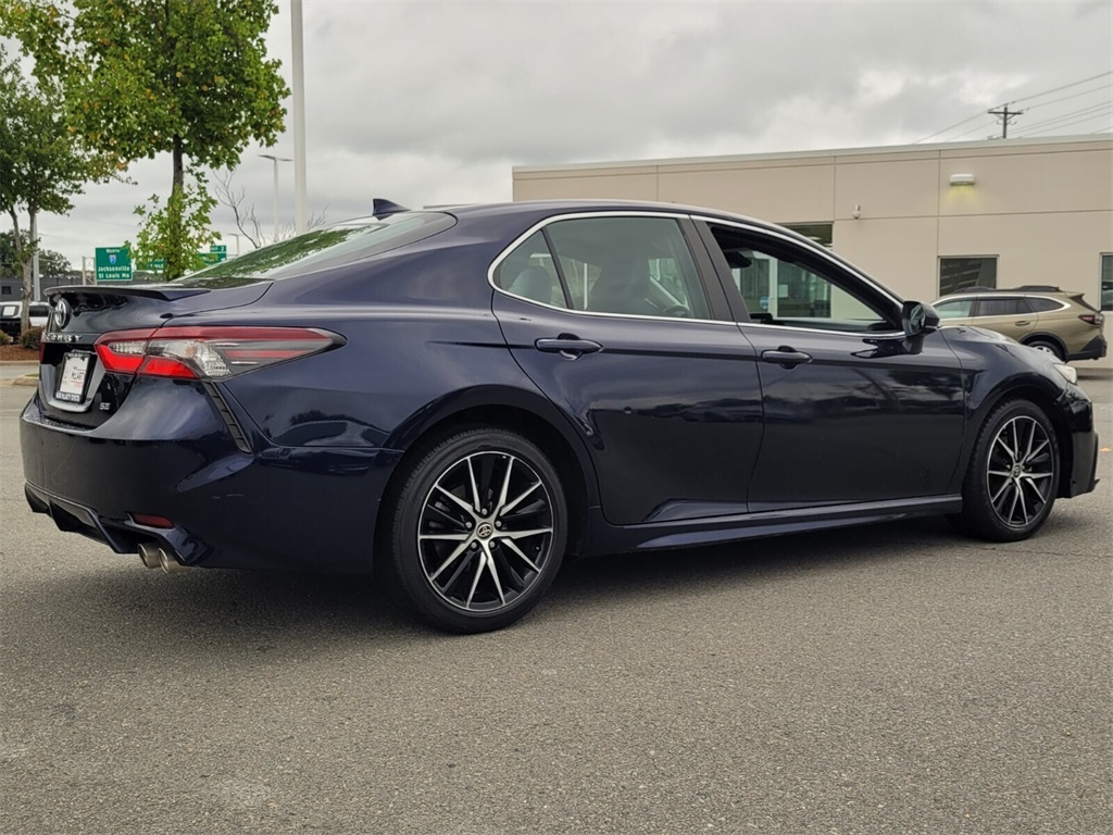 2021 Toyota Camry SE photo 2