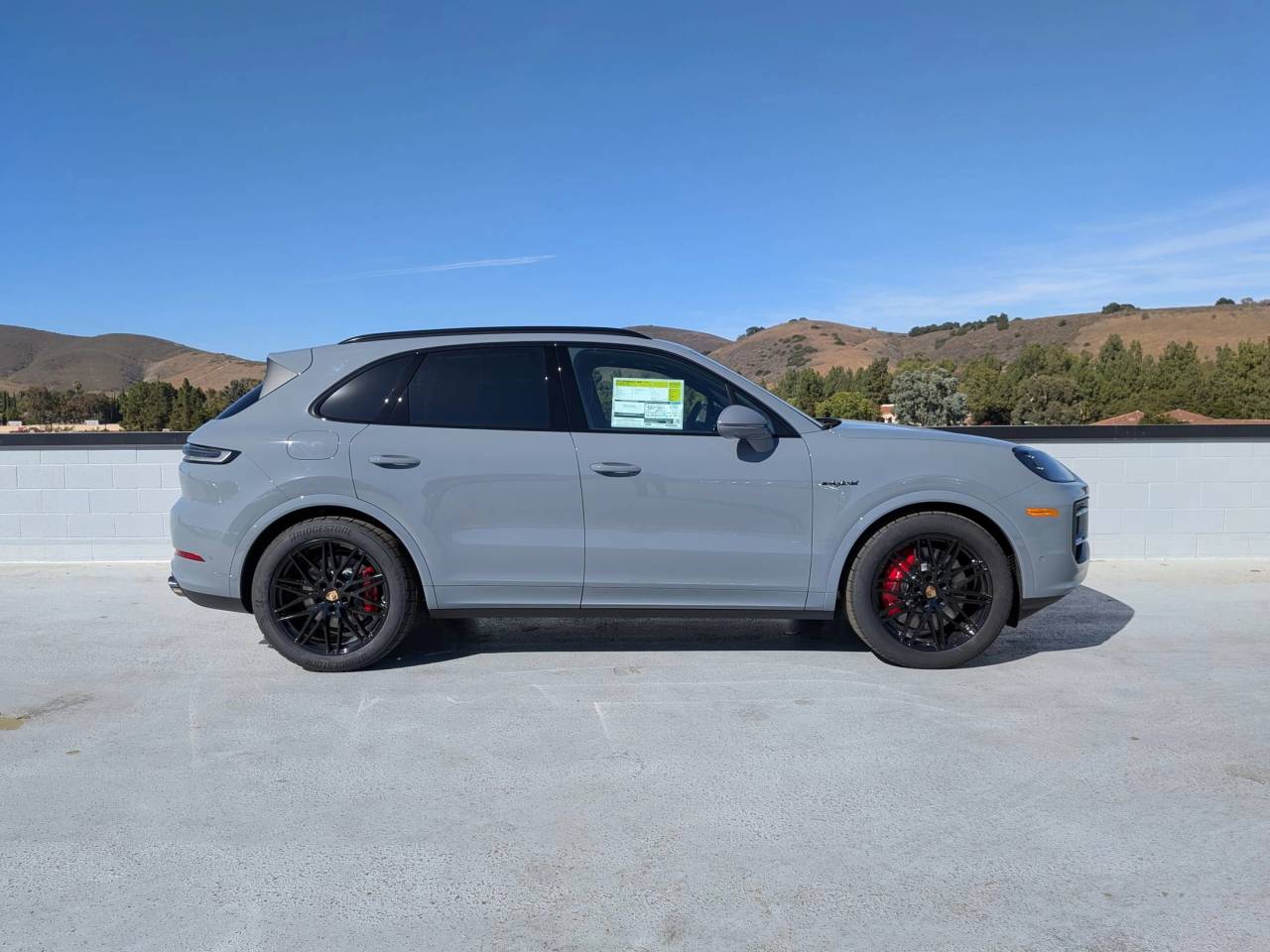 2025 Porsche Cayenne S E-Hybrid photo 6
