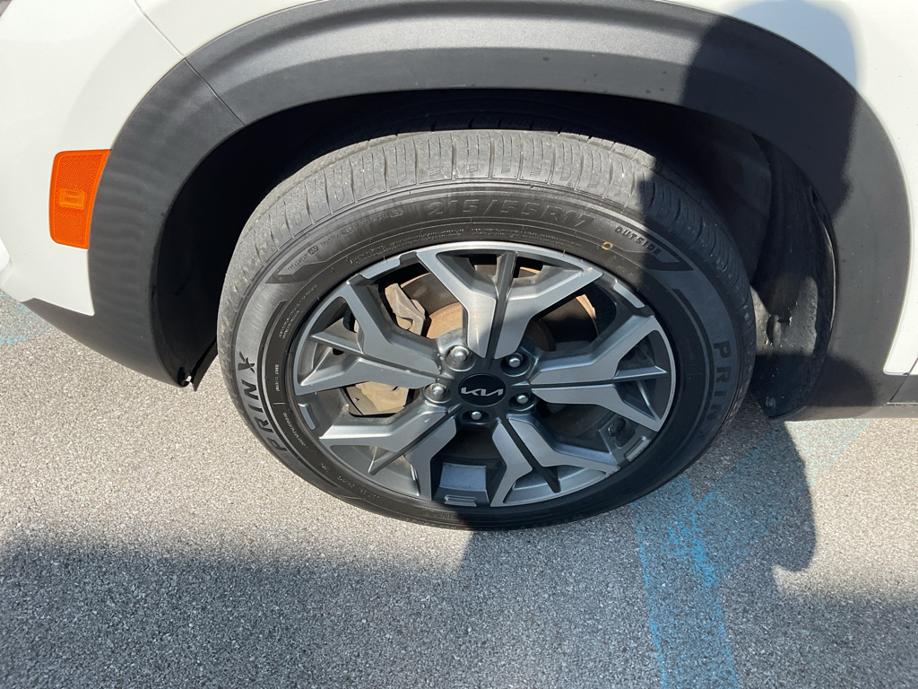2023 Kia Seltos EX photo 3