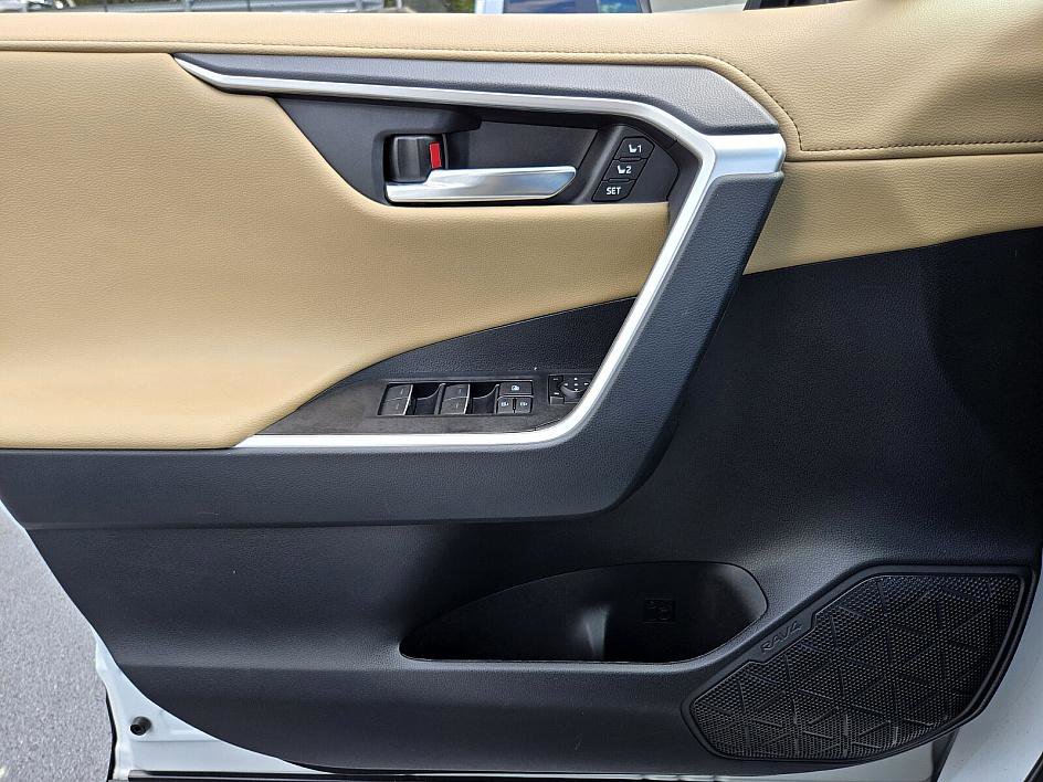2024 Toyota RAV4 Hybrid Limited photo 25