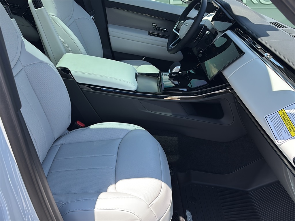 2025 Land Rover Range Rover Sport SE photo 12