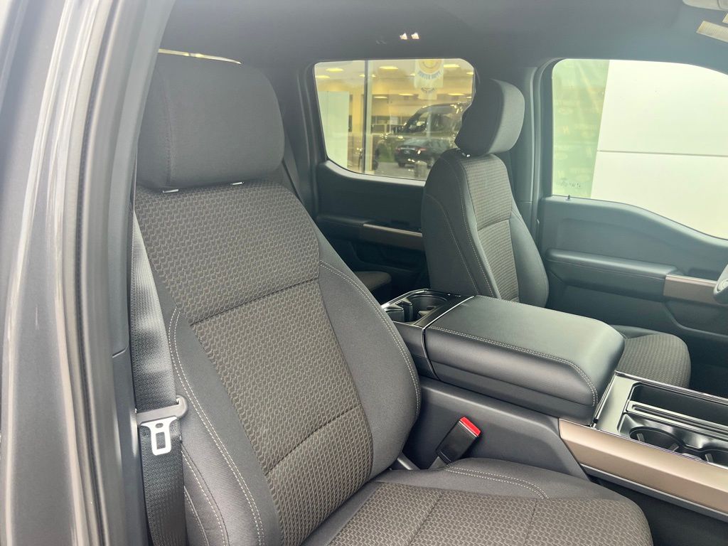 2025 Ford F-150 STX photo 10