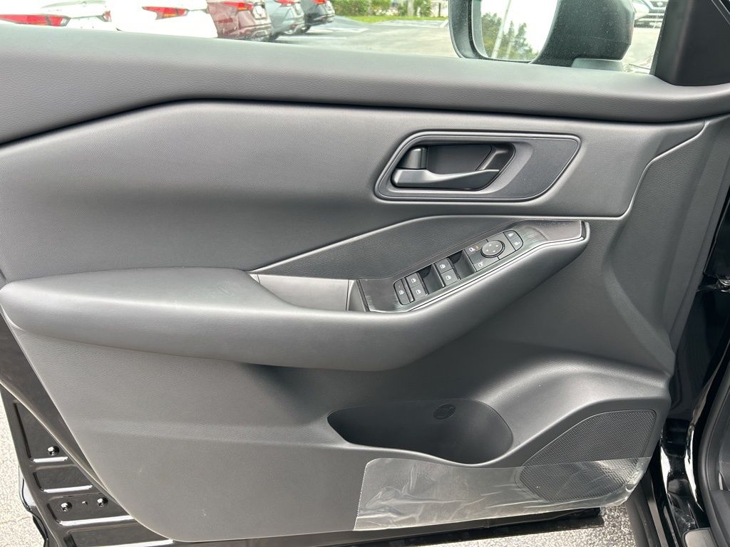 2025 Nissan Rogue S photo 39