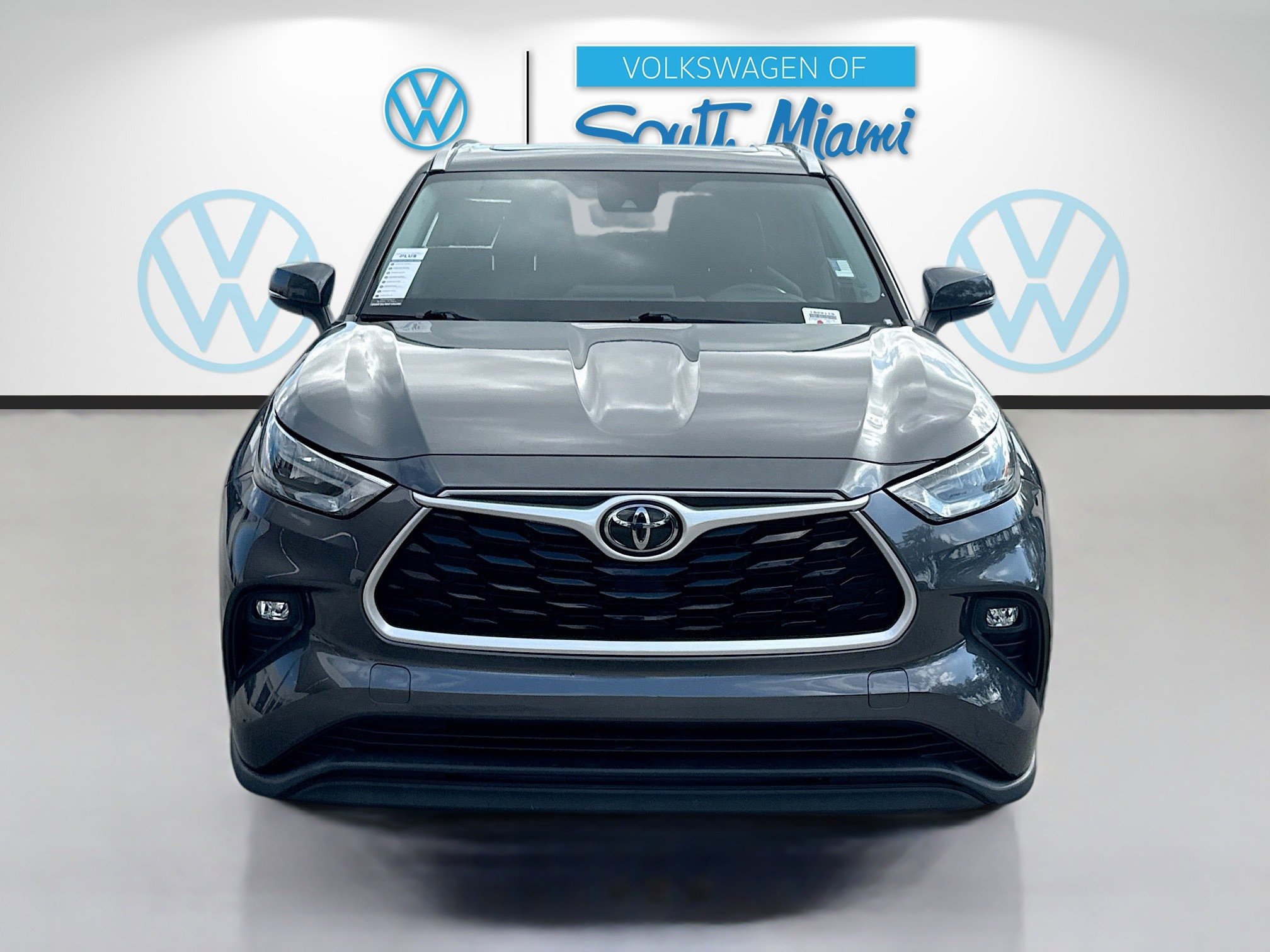 2020 Toyota Highlander XLE photo 2