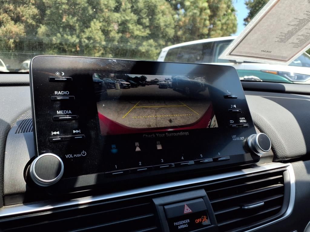 2018 Honda Accord LX photo 7