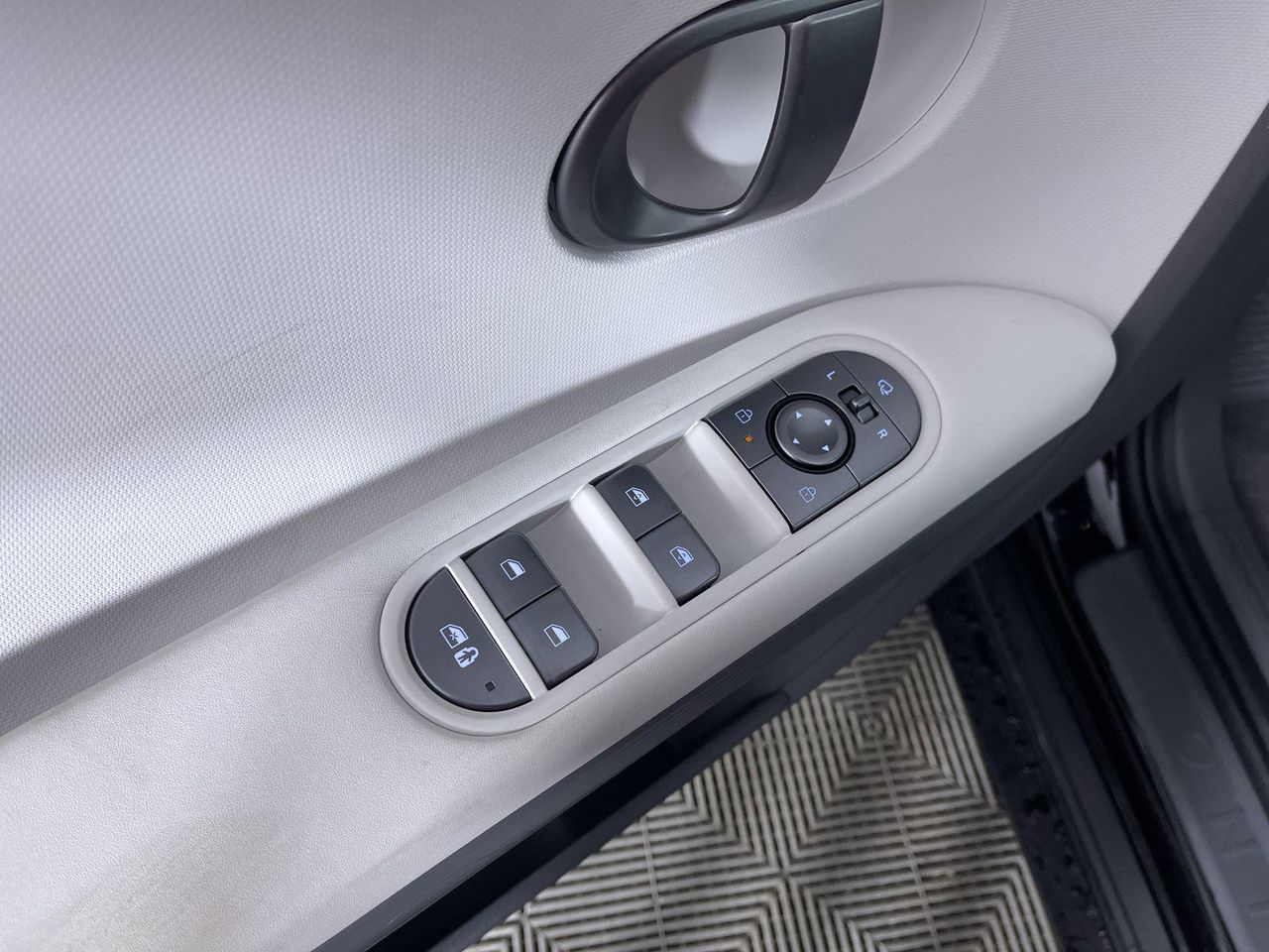 2025 Hyundai Ioniq 5 SEL photo 30