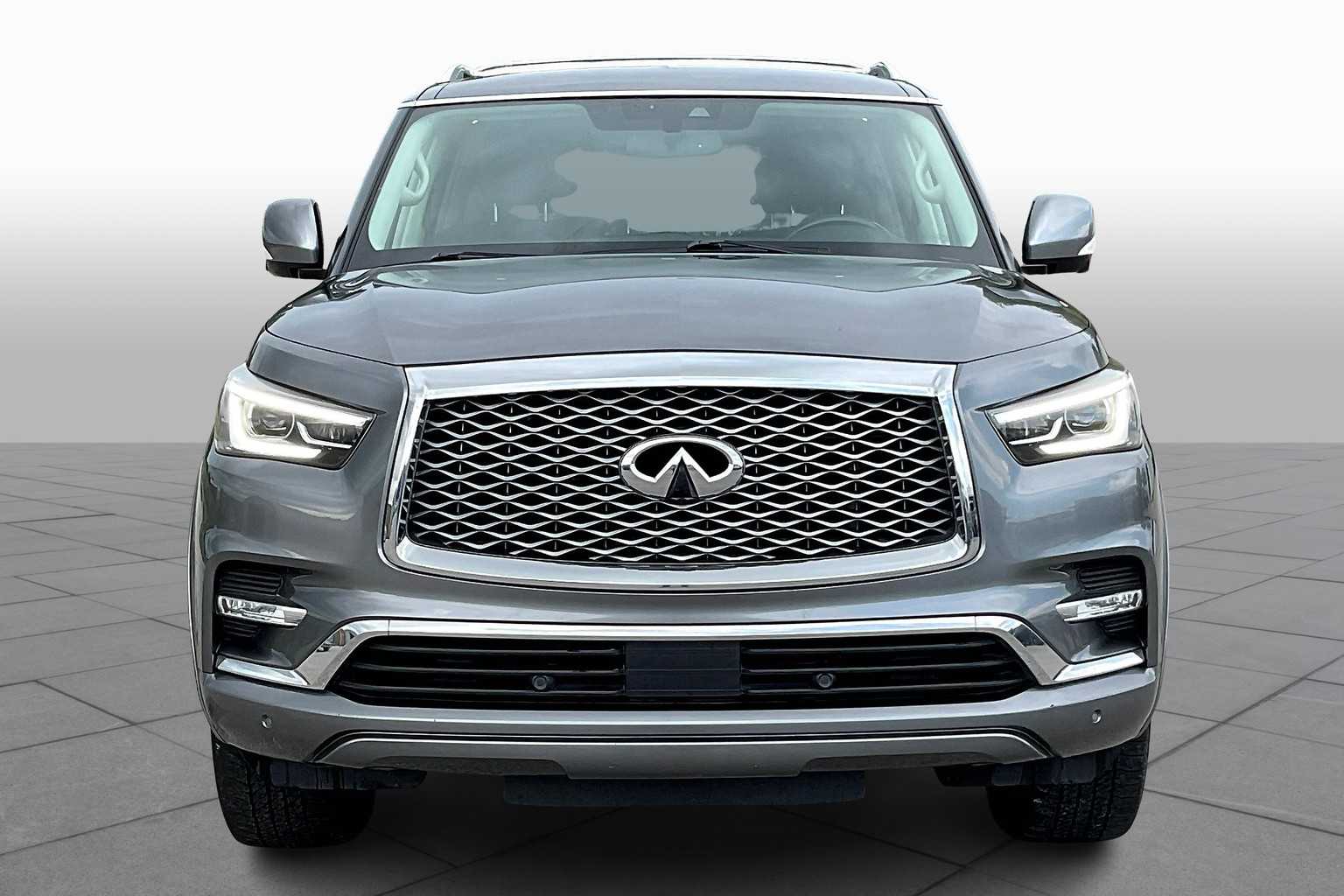 2019 Infiniti QX80 Luxe photo 3