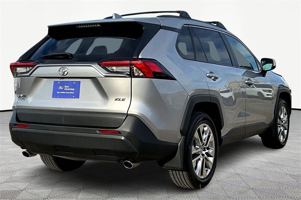 Used 2021 Toyota RAV4 XLE Premium with VIN 2T3C1RFV0MC172095 for sale in Kansas City