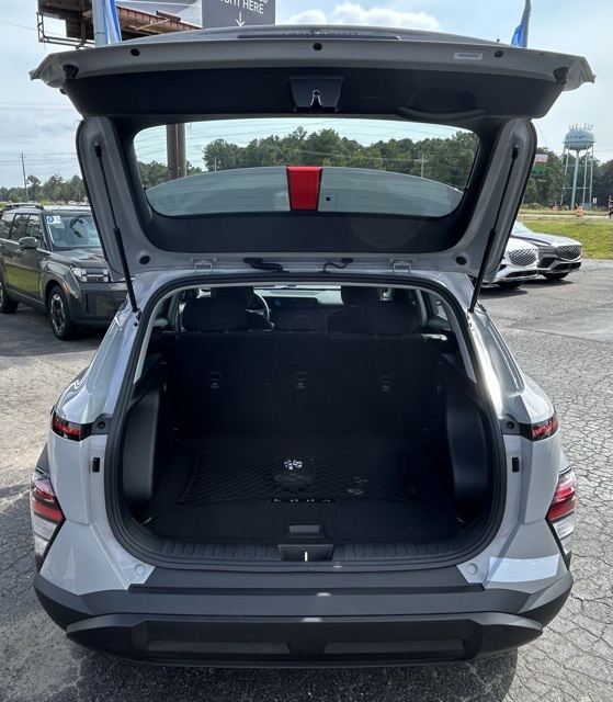 2026 Hyundai Kona SE photo 2