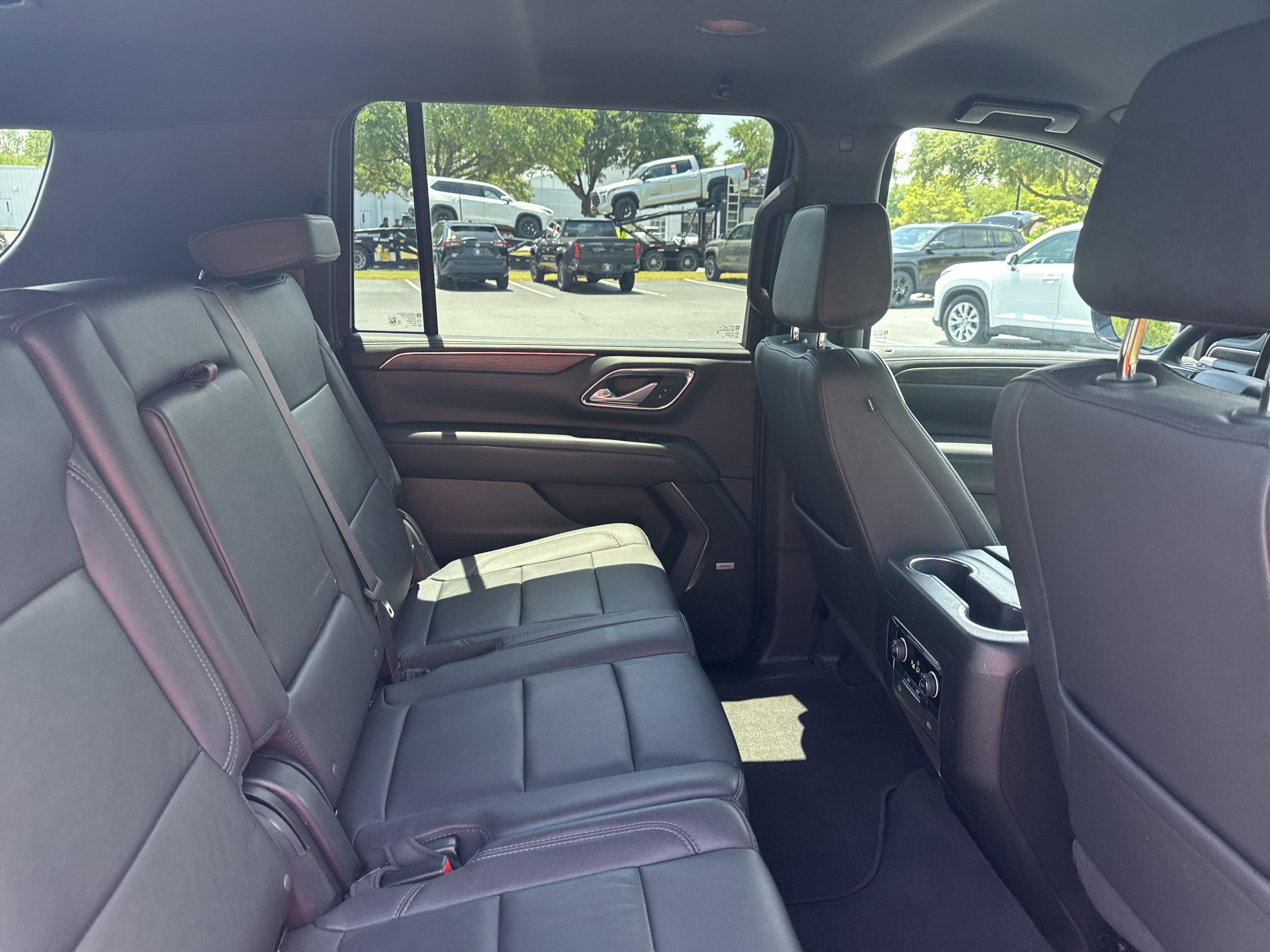 2023 Chevrolet Suburban LT photo 18