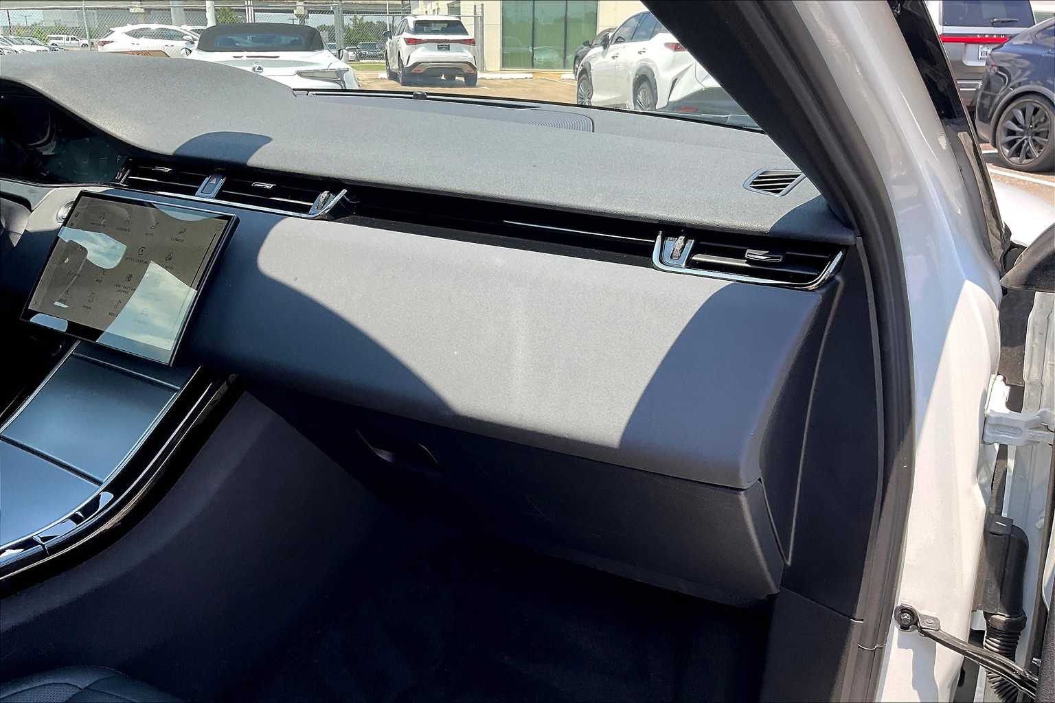 2024 Land Rover Range Rover Evoque S photo 15
