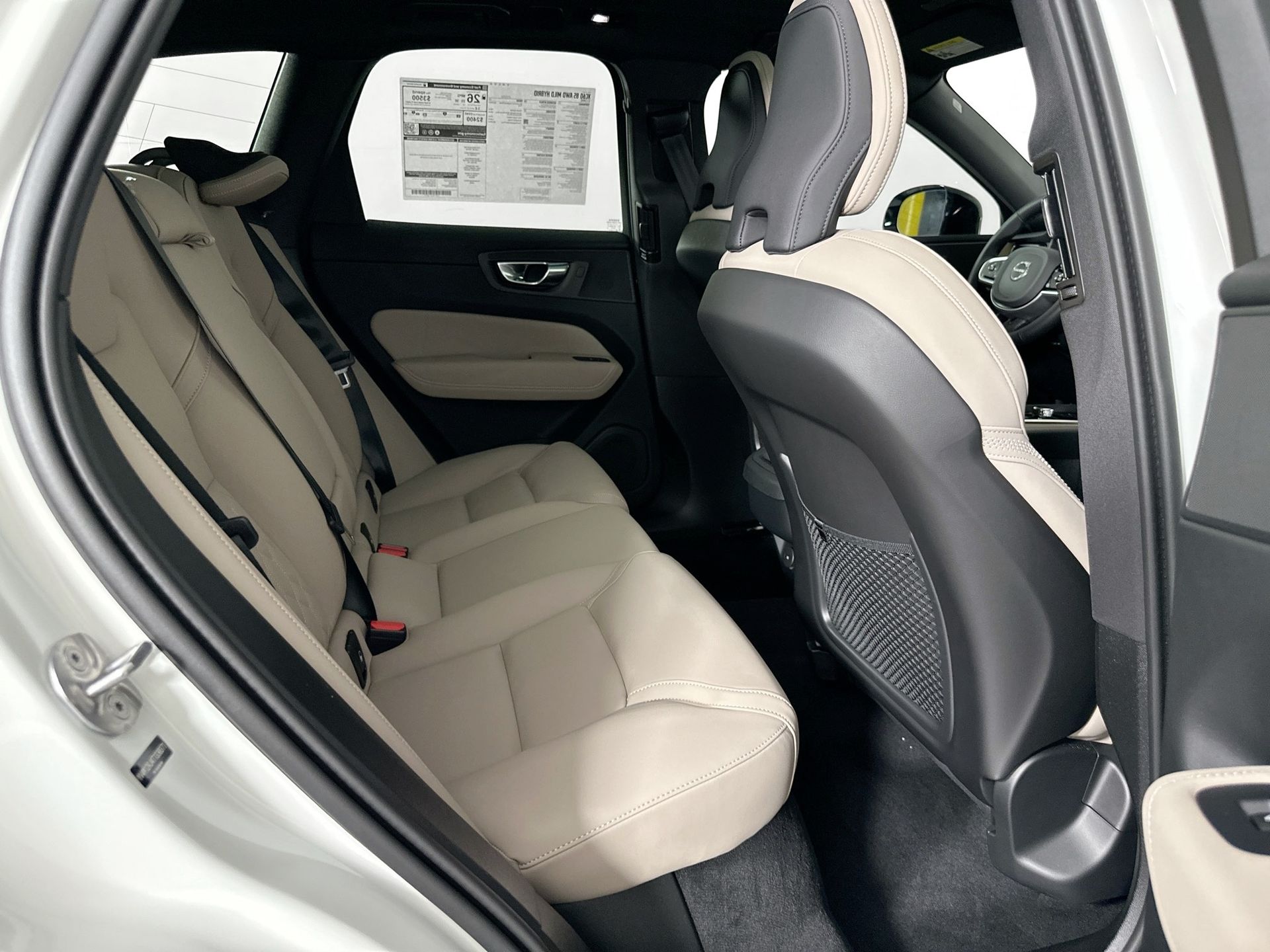 2026 Volvo XC60 B5 Core photo 20