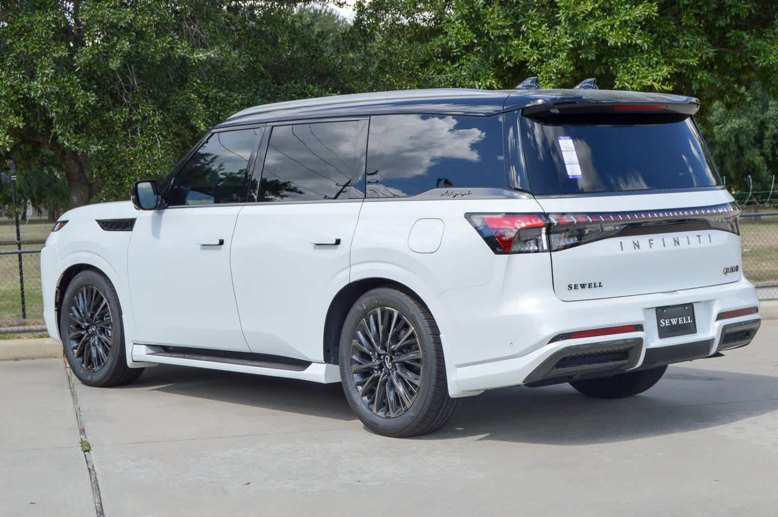 2026 Infiniti QX80 photo 4