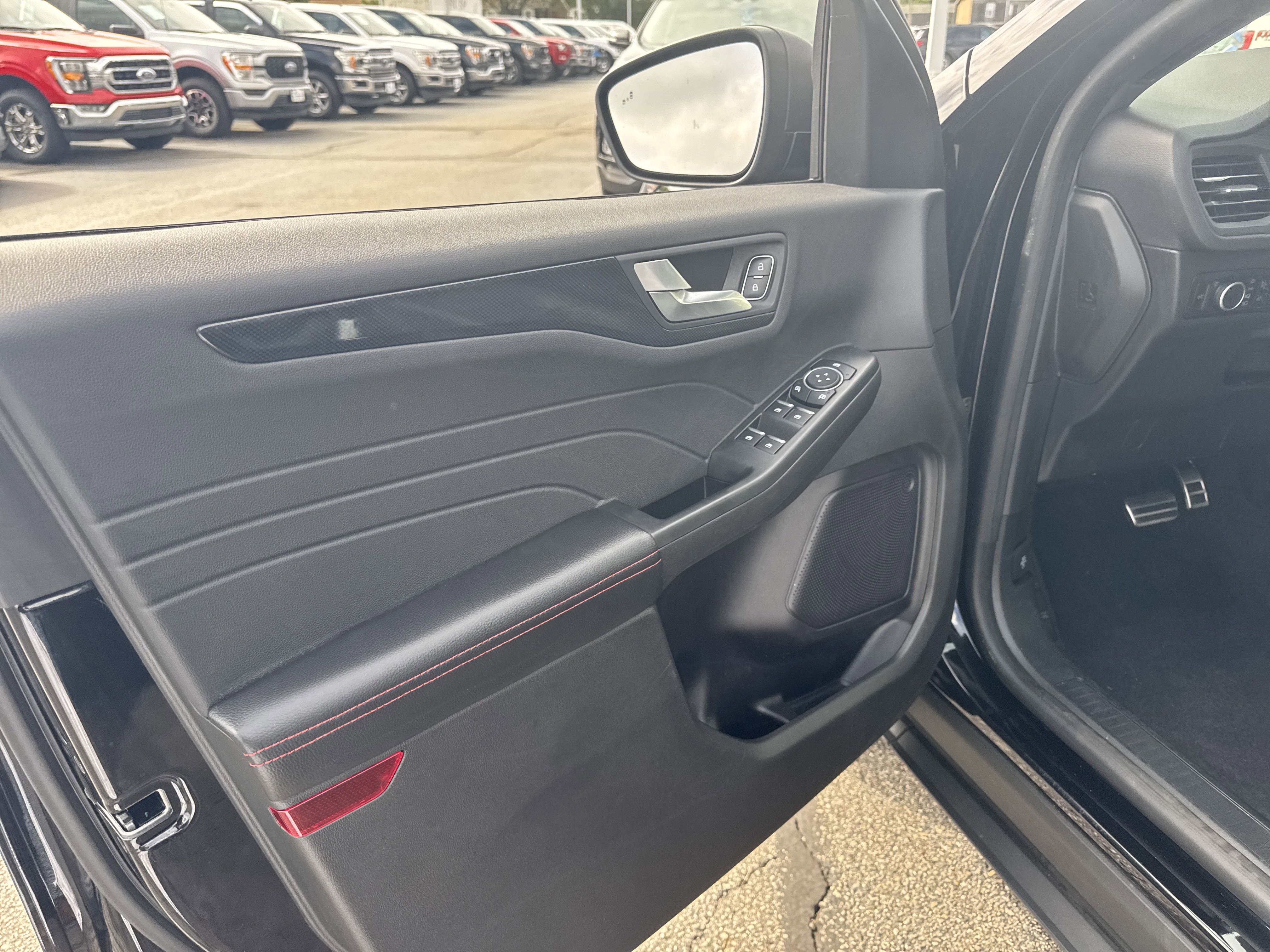 2023 Ford Escape ST-Line photo 5
