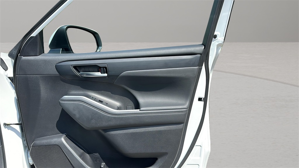 2022 Toyota Highlander XLE photo 27