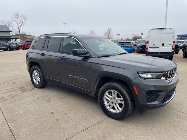 2024 Jeep Grand Cherokee Laredo's photo