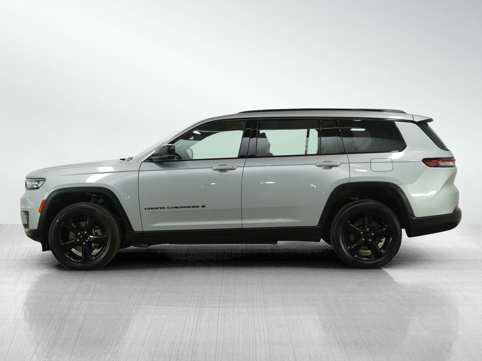 2023 Jeep Grand Cherokee Altitude photo 2