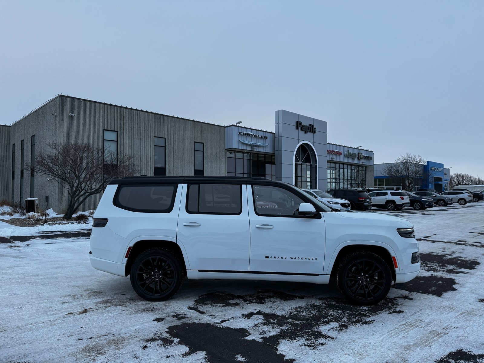 2022 Jeep Grand Wagoneer Obsidian's photo