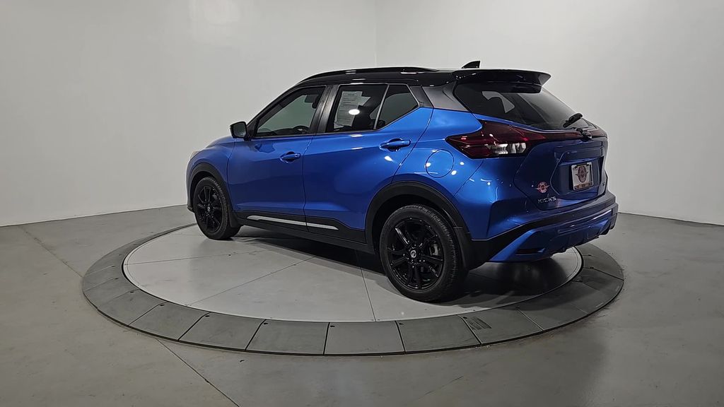 2021 Nissan Kicks SR photo 3