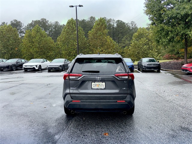 2021 Toyota RAV4 LE photo 4