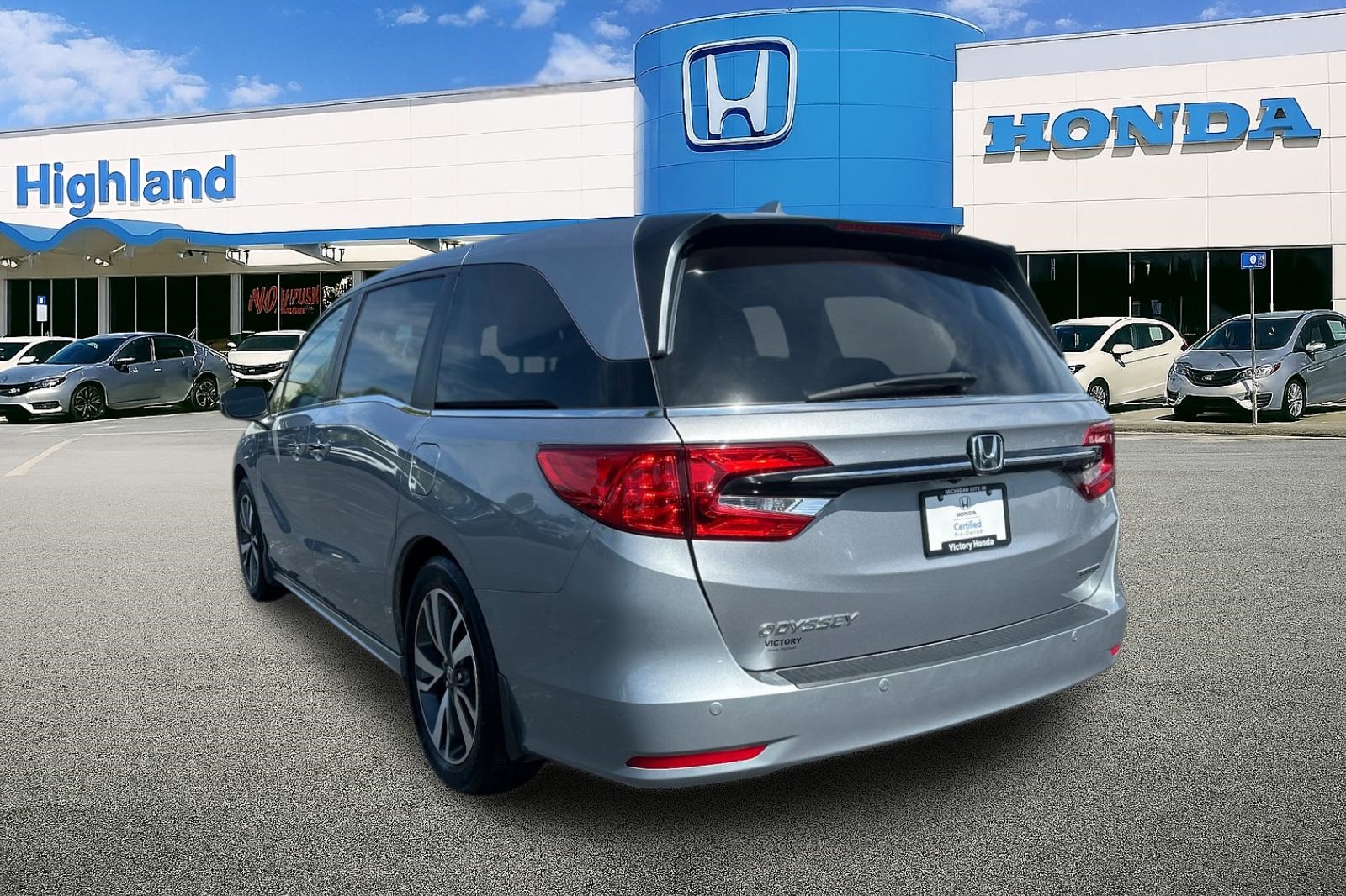 2023 Honda Odyssey Touring photo 3
