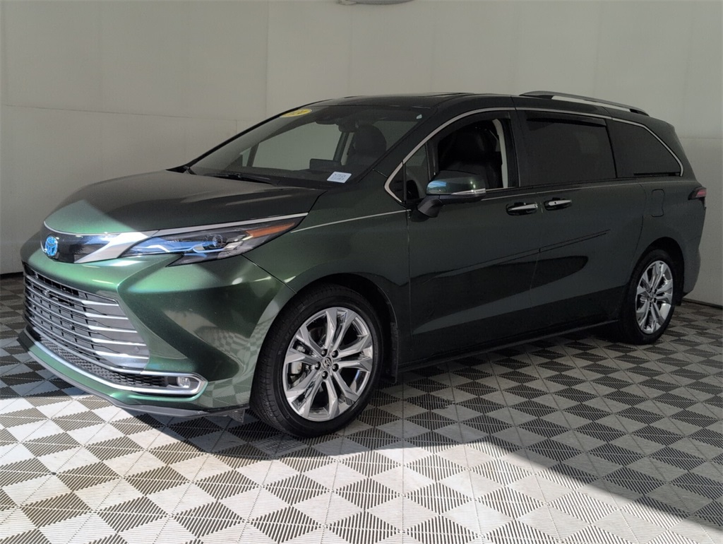 2024 Toyota Sienna Platinum photo 3