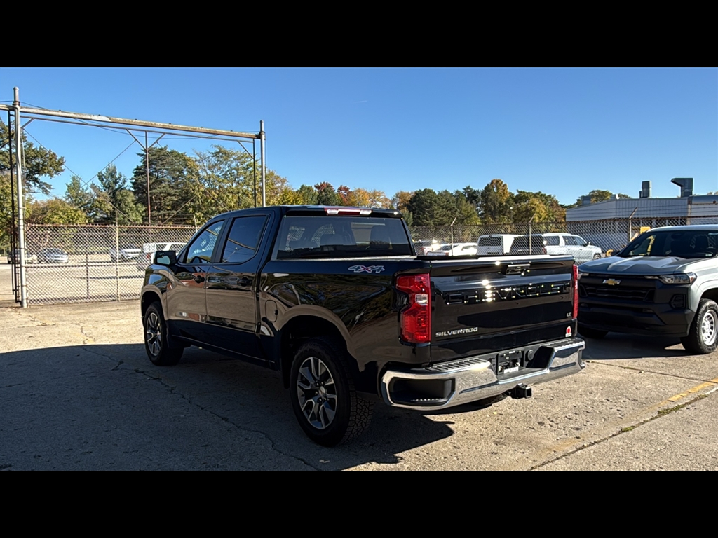 2026 Chevrolet Silverado 1500 LT photo 2