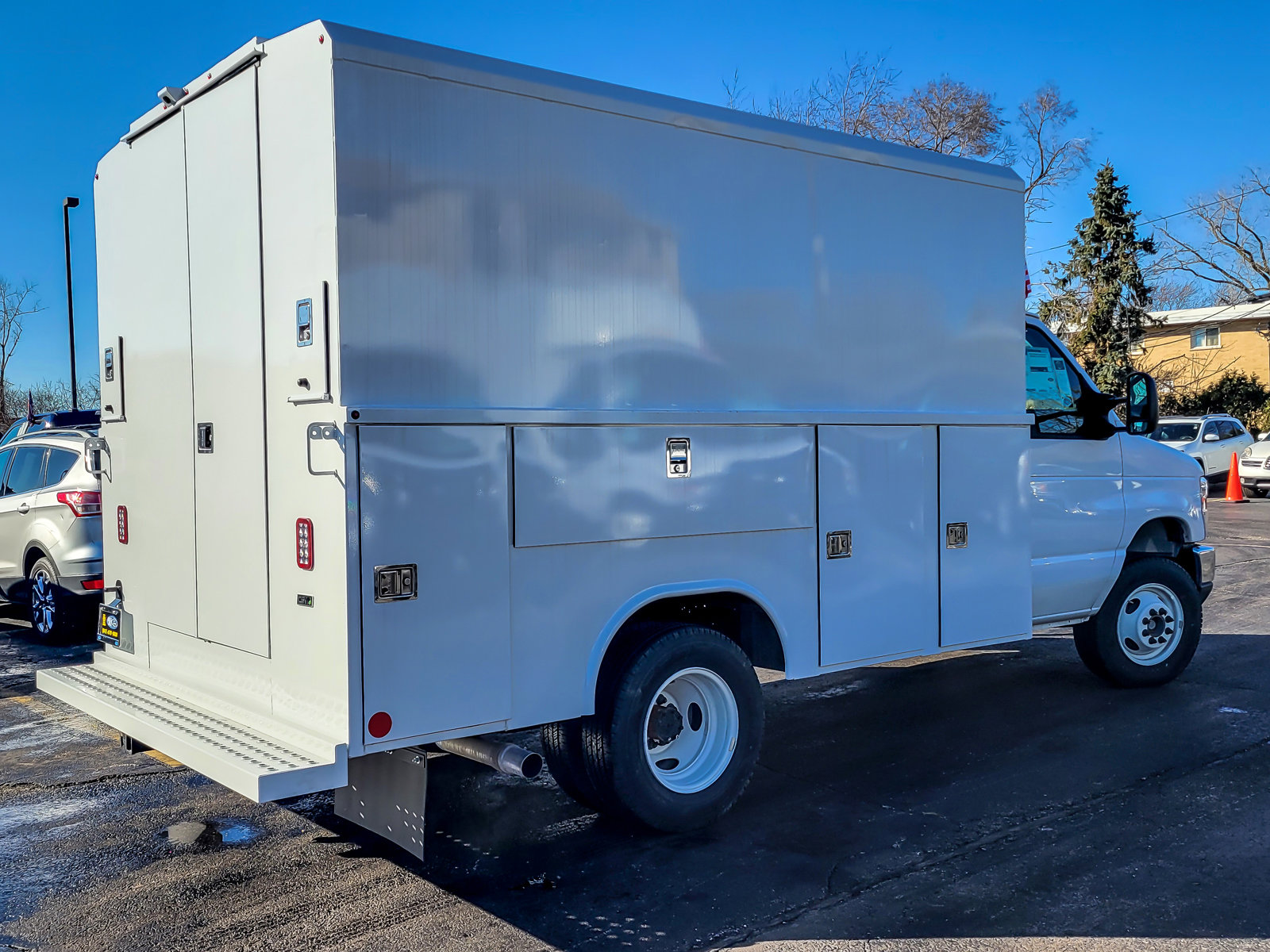 2025 FORD E-350 - Image 12