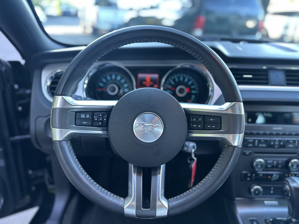 2014 Ford Mustang V6 Premium photo 16