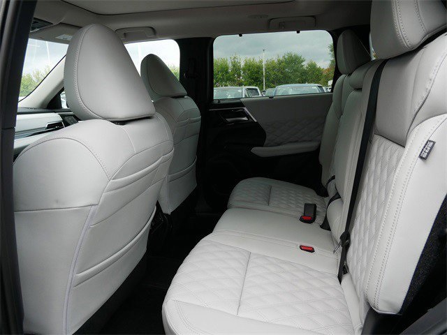 2025 Mitsubishi Outlander PHEV SEL photo 3