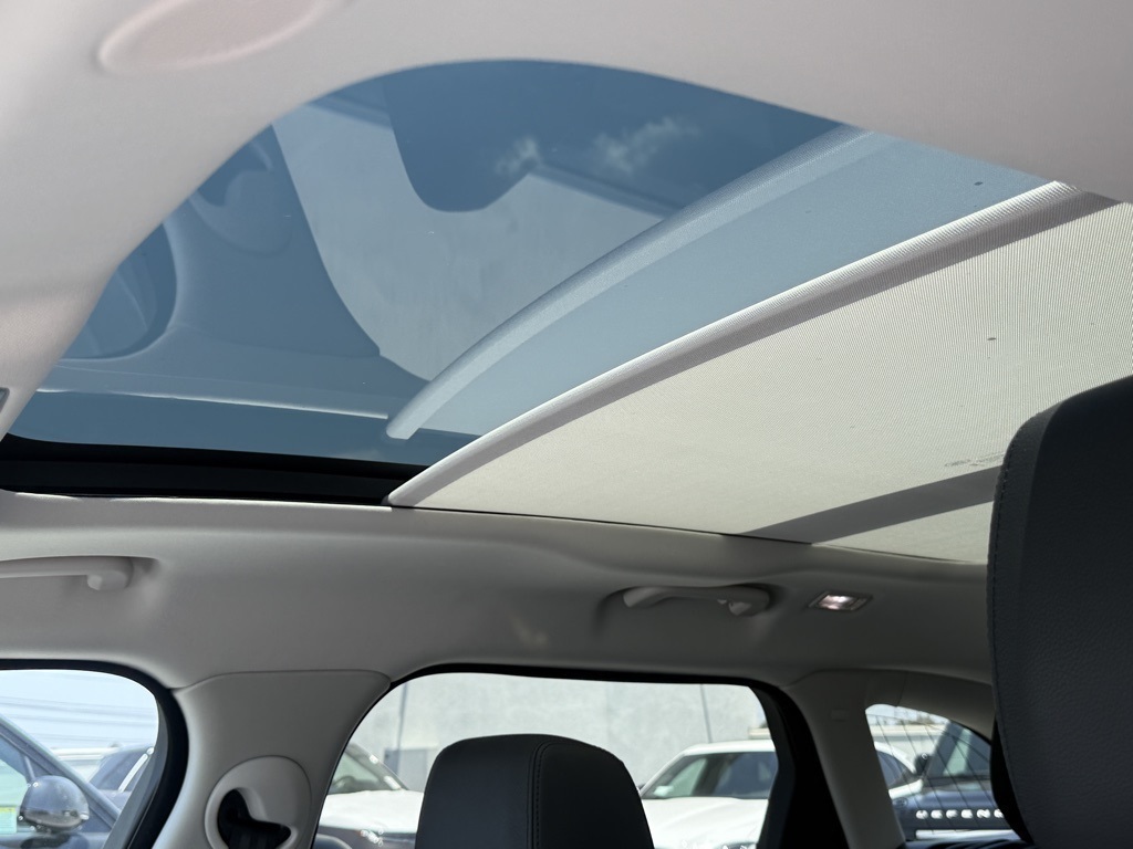 Used 2025 Black Land Rover S image 14