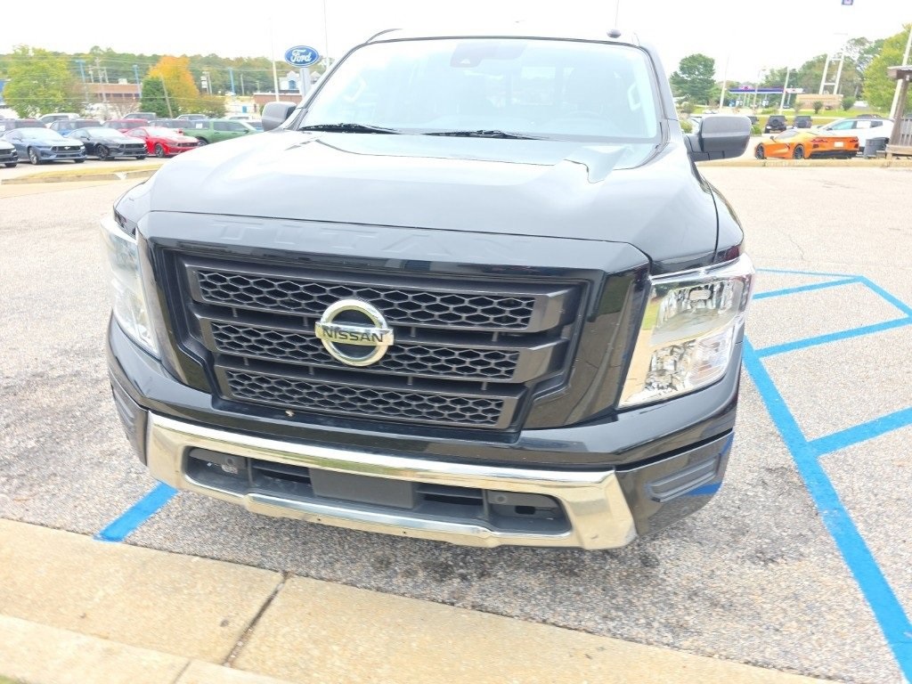 2021 Nissan Titan SV photo 3