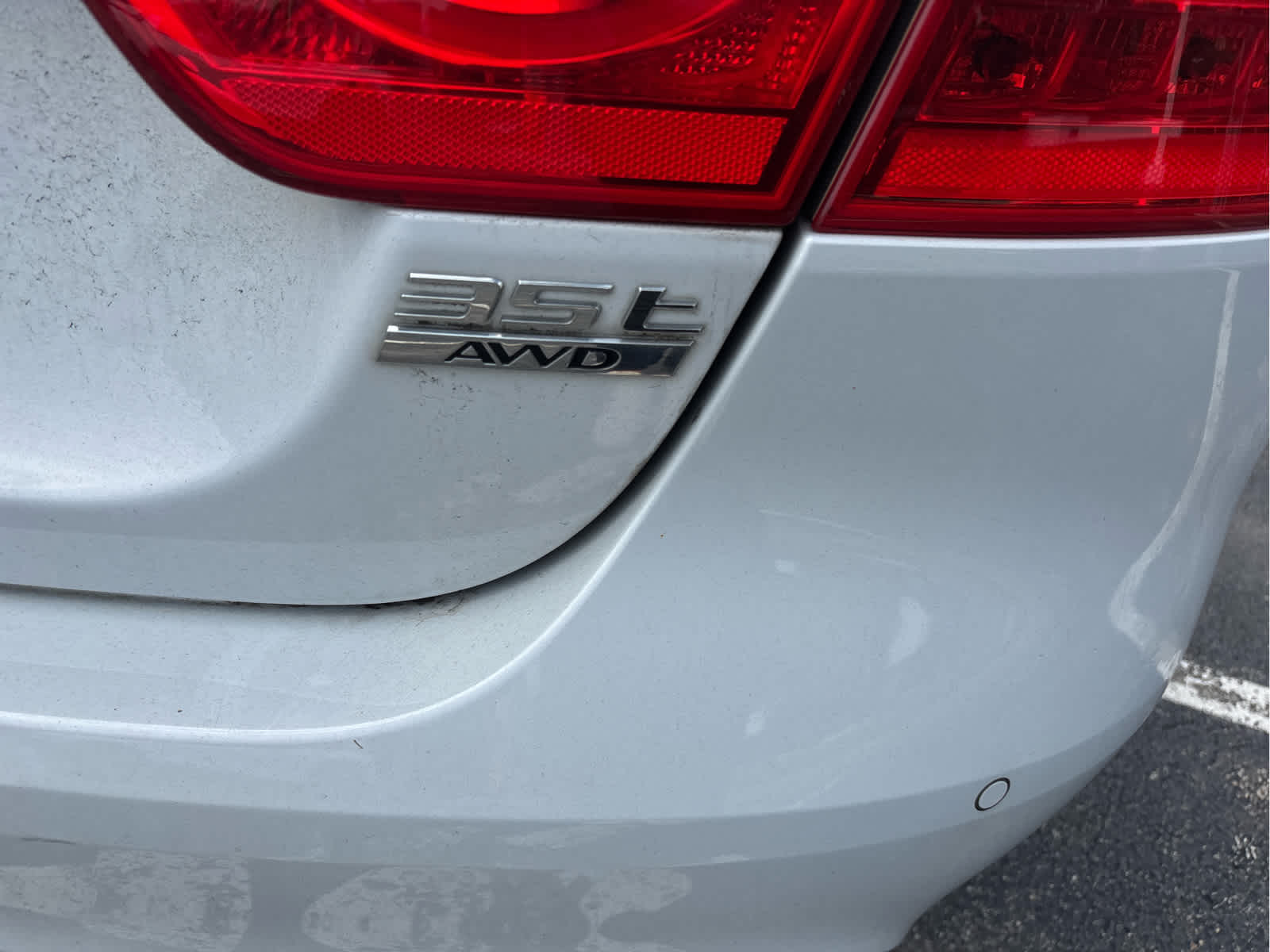 2018 Jaguar XE photo 3
