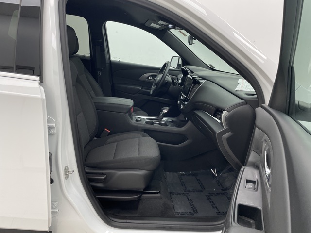 2023 Chevrolet Traverse 1LT photo 2