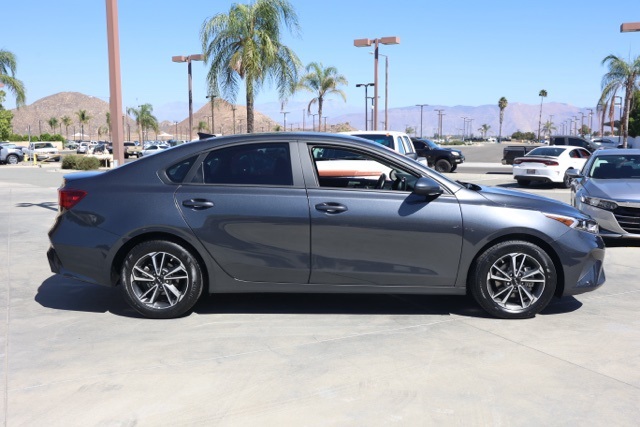 2023 Kia Forte LXS photo 2