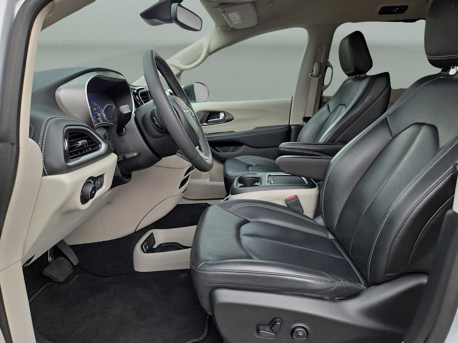 2023 Chrysler Pacifica Touring L photo 32