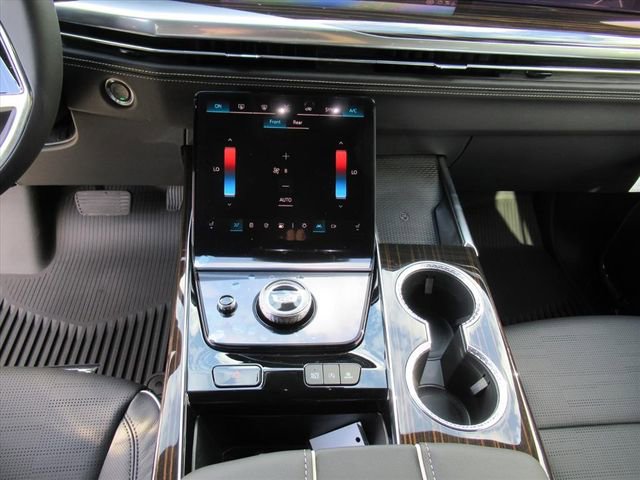 2026 Cadillac Escalade Luxury photo 18