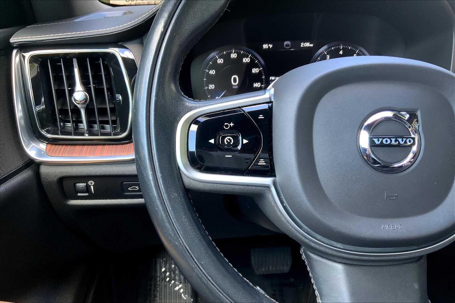 2020 Volvo V60 Cross Country photo 16